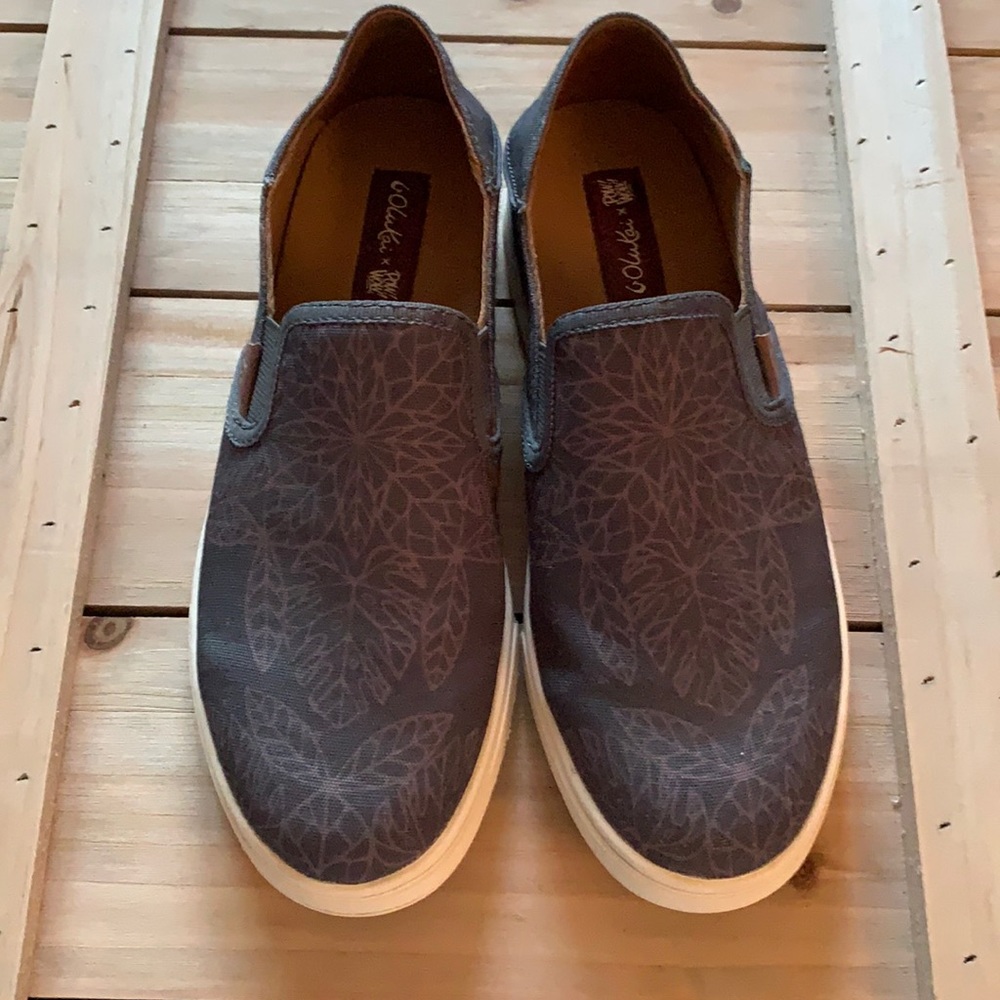Olukai women’s sneakers size 8